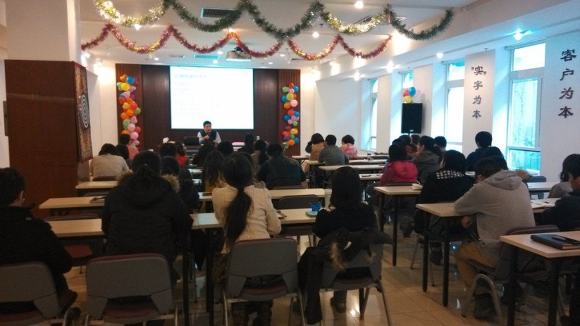  公司举办《心理成长与心理健康》讲座